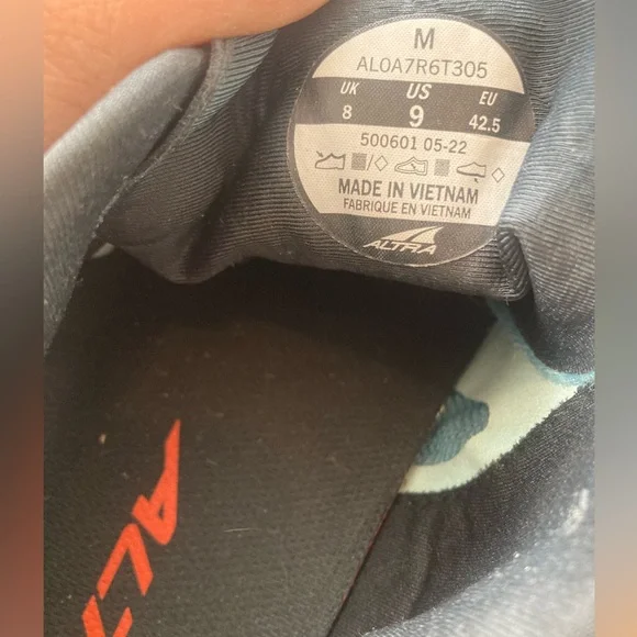 ***SOLD** Altra Torin 6 Mens Running Shoes Size 9 blue/black EUC! - Picture 2 of 4